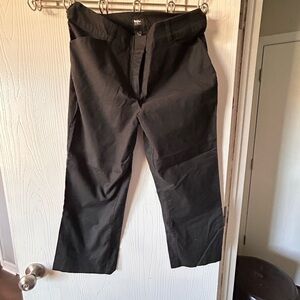 Women's Black Mid-Rise Straight Capris
